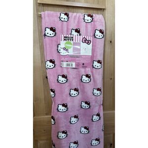 Hello Kitty by Sanrio Cute Little Bows Twin Cloud Throw 60x90 Inches NWT ☘️